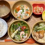和ごはんとカフェ チャワン - 料理写真:選べる3種の惣菜和膳(¥1,649)(税込)