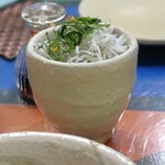 大八 - しらすおろし みんなの信楽焼で