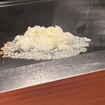 有馬 華暦 - ガーリックライス用の大量のガーリック