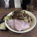 濃菜麺 井の庄 - 野菜大盛りは見た目インパクトありますが、野菜なのでカロリーゼロ、かも