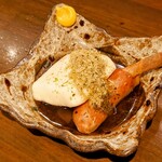 飲んべぇ食堂 らくだ屋 - おでん(はんぺん、骨付きソーセージ)