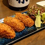 飲んべぇ食堂 らくだ屋 - メンチカツ（3つに切ってくれました♪）