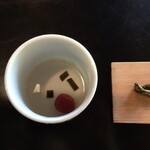 瓢亭 - 胃を目覚めさせてくれる梅昆布茶