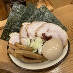 中華そば 笑歩 - 特製トッピング。海苔は元住吉の高喜商店、焼豚は店の向かい丸芳牛肉店から地元に拘った仕入れ