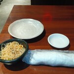 手作り大衆居酒屋 二十八萬石 - お通し＆おしぼり