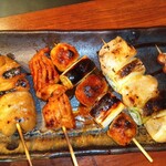 手作り大衆居酒屋 二十八萬石 - 串焼き ホルモン、ミノ、つくね、鳥ネギ、ぎんなん