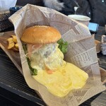 ダイヤモンド ダスト カフェ - チーズバーガーにチーズ2倍3倍4倍ってあったので4倍頼んでみた。美味しいけど2倍ぐらいで良いかな次は