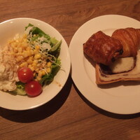 FINE DINING＆LOUNGE TORIKO - サラダとパン