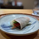 中華 大しげ - ◆北京ダック・・この日は「金時人参」「スナップ豌豆」「ナッツ入り」 皮には「甜麺醤」が塗られます。クレープも美しい。^^