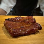 中華 大しげ - ◇　出来たての焼豚（中国的叉焼）、照りもよく見るからに美味しそう。♪