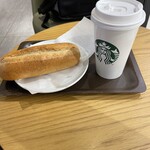 スターバックスコーヒー - 料理写真:ヴィーナソーセージ　石窯フィローネとカプチーノ（グランデ）