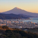 日本平ホテル - 朝日に照らされる富士山