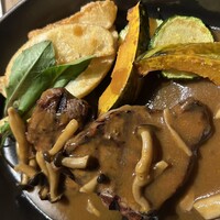 レッドフランマ - ステーキ、キノコのドミグラスソース