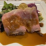 にっぽん丸 - 鹿児島県産黒毛和牛のローストビーフ　シュークルート　ローストポテト　クレソンと葉野菜サラダ