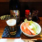 小料理かずよ - 無料のお通しは珍しくサラダ