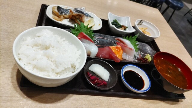 Gyokou Chokusou Seafood Sakaba Anji Karasumen Rokkaku Ten