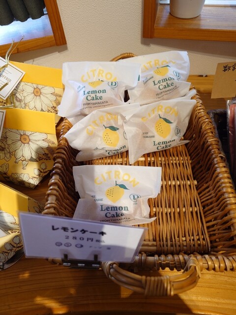 パティスリー デ・ジョワ（D.joie【旧店名】菓子舗まん平） - さくらんぼ東根（ケーキ）の写真