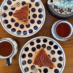 BASCULE - フェーヴはどのケーキに入っているのか⁉︎ フェーヴを引き当てた人は王冠をゲットして、1日間「王様」になれます。