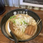 らーめん ぶたまろ - 味噌らーめん♡ こちらのラーメン類は味が濃厚なのでご飯も一緒に頼まれる方多いです。