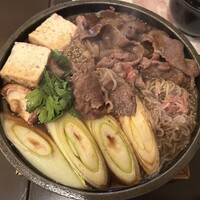 荒井屋 本店 - 食べるのがもったいなくなる美しいビジュアルの名代『牛鍋』一人鍋