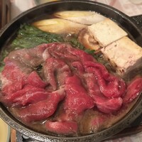 荒井屋 本店 - 固形燃料に火をつけて煮込むと