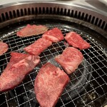 黒毛和牛食べ放題 焼肉左近 - 