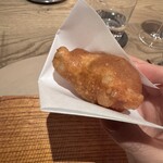 Itsuki - 北海道生雲丹　浜名湖の新物のアオサのソース　火傷注意なほど熱々の揚げピザです⭐︎