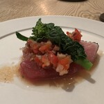 Itsuki - 大好きなメジマグロ、藁の香りも良くさっぱりとした酸味とパプリカの甘味が最高です。イタリアンって楽しい⭐︎