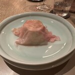 Itsuki - ベルケルでスライスしたプロシュートと熊本の赤茄子　今の時期の赤茄子の香り、とても良いですね。極薄のプロシュートの塩味、熟成香、ふわふわ感もたまりません⭐︎