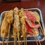大衆酒場ニューオオサカ - 串揚げ(ナス、紅生姜、イカ、椎茸、牛)など