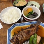 金時食堂 - ガシラの煮付けと野菜の煮物