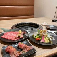 近江うし 焼肉 にくTATSU 青山本店 - 