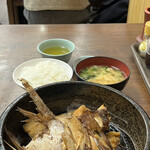金時食堂 - 鯛のあら炊き、ごほん小、みそ汁