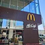 マクドナルド - 一階の玄関。