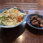 ヒマラヤダイニング&バー - サラダと何故かきゅうりのしば漬け