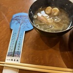 鶴亀鮨 - 味噌汁がまた旨い！割り箸入れが奇跡の一本松ね
