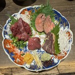 280773298 - 馬刺し盛合せ（1人前）　¥1590