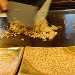 鉄板焼ステーキ 一ッ葉ミヤチク - 炒飯の調理