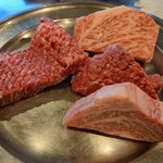 鉄板焼ステーキ 一ッ葉ミヤチク - お肉たち