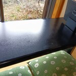 らぐりゅ - 食事処和室の濡れ縁席(座布団席)