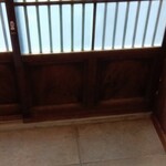 らぐりゅ - 中待合室の出口(昔は土間だったか？)