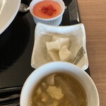 CHINESE DINING 瑞 - 中華スープ・大根の甘酢漬け・杏仁プリンいちごのソース