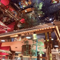 中国料亭 翠鳳 上野本店 - ゴージャスな店内
