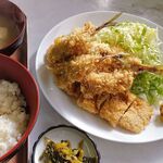 春美食堂 - 料理写真:アジフライ・カツ定食 900円（春美食堂）