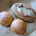 天然酵母パンころころ - くるみパン（ライ麦入り）大  230円、ぶどうパン110円✕2