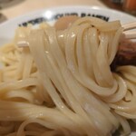アンダーグラウンド ラーメン 頑者 - 麺
