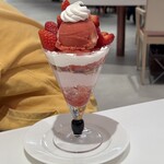 タカノフルーツパーラー - ストロベリーパフェ