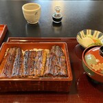 信川円 - 私の うな重 (は、ひと串半) 鰻の香りの邪魔になる山椒は振らない (好みの問題)