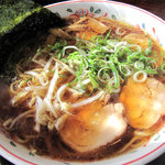 ゆきみ家 - 醤油らーめん580円。背脂入り醤油ラーメンは630円です。