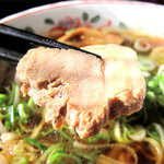 ゆきみ家 - チャーシューは、焼豚っていうより、柔らかく繊維がほぐれる煮豚ってカンジです。